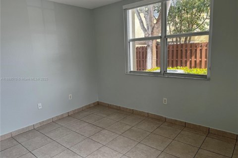 Снять в аренду виллу или дом в Хомстед, Флорида 3 спальни, 98.66м2, № 1946861 - фото 8