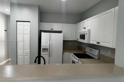 Снять в аренду виллу или дом в Хомстед, Флорида 3 спальни, 98.66м2, № 1946861 - фото 19