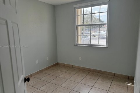 Снять в аренду виллу или дом в Хомстед, Флорида 3 спальни, 98.66м2, № 1946861 - фото 13