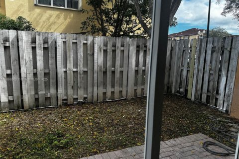 Снять в аренду виллу или дом в Хомстед, Флорида 3 спальни, 98.66м2, № 1946861 - фото 20