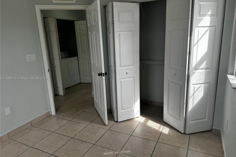 Снять в аренду виллу или дом в Хомстед, Флорида 3 спальни, 98.66м2, № 1946861 - фото 14