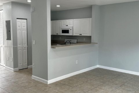 Снять в аренду виллу или дом в Хомстед, Флорида 3 спальни, 98.66м2, № 1946861 - фото 5