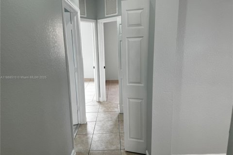 Снять в аренду виллу или дом в Хомстед, Флорида 3 спальни, 98.66м2, № 1946861 - фото 11