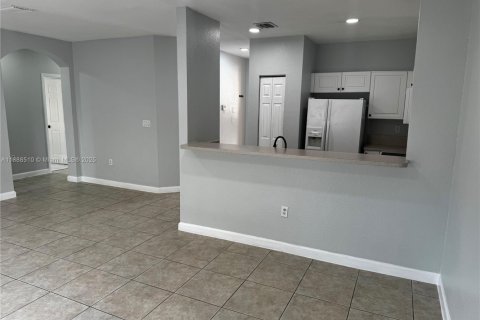 Снять в аренду виллу или дом в Хомстед, Флорида 3 спальни, 98.66м2, № 1946861 - фото 18