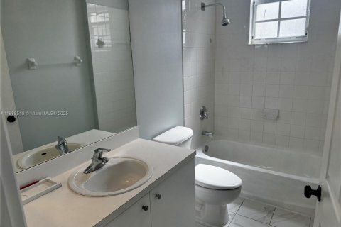 Снять в аренду виллу или дом в Хомстед, Флорида 3 спальни, 98.66м2, № 1946861 - фото 12