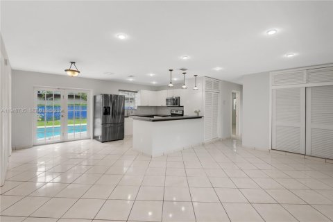 Villa ou maison à louer à Miami, Floride: 3 chambres, 115.2 m2 № 1997995 - photo 6