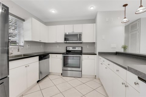 Villa ou maison à louer à Miami, Floride: 3 chambres, 115.2 m2 № 1997995 - photo 10