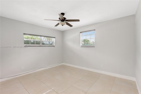 Villa ou maison à louer à Miami, Floride: 3 chambres, 115.2 m2 № 1997995 - photo 17