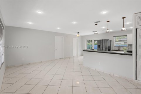Villa ou maison à louer à Miami, Floride: 3 chambres, 115.2 m2 № 1997995 - photo 7