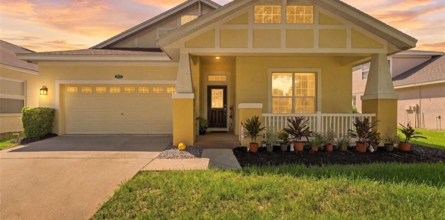 House in Lutz, Florida 4 bedrooms, 218.23 sq.m. № 2349413