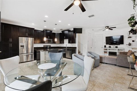 Touwnhouse à vendre à Orlando, Floride: 2 chambres, 160.07 m2 № 2219589 - photo 7