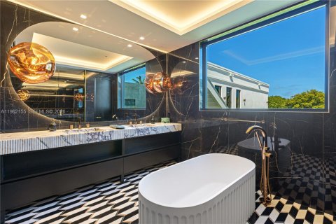 Villa ou maison à vendre à Miami Beach, Floride: 6 chambres, 478.54 m2 № 2026673 - photo 9