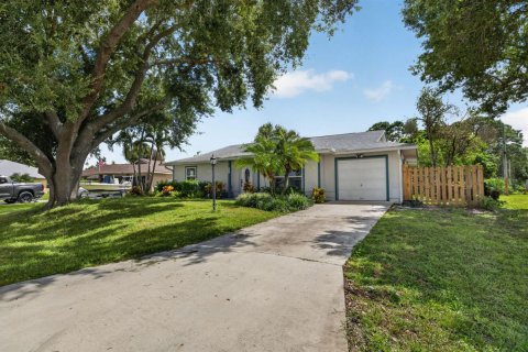 Villa ou maison à vendre à Port St. Lucie, Floride: 2 chambres, 89.19 m2 № 2401791 - photo 2