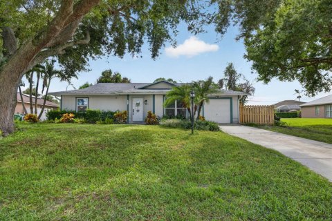 Villa ou maison à Port St. Lucie, Floride 2 chambres, 89.19 m2 № 2401791