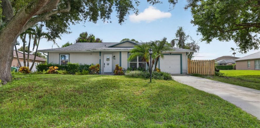 Villa ou maison à Port St. Lucie, Floride 2 chambres, 89.19 m2 № 2401791