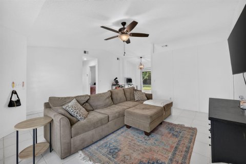 Villa ou maison à vendre à Port St. Lucie, Floride: 2 chambres, 89.19 m2 № 2401791 - photo 4