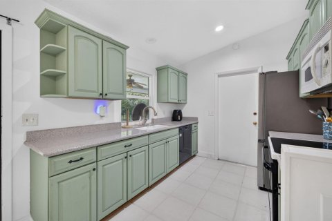 Villa ou maison à vendre à Port St. Lucie, Floride: 2 chambres, 89.19 m2 № 2401791 - photo 10