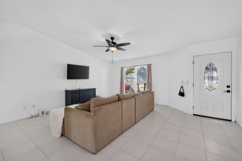 Villa ou maison à vendre à Port St. Lucie, Floride: 2 chambres, 89.19 m2 № 2401791 - photo 6