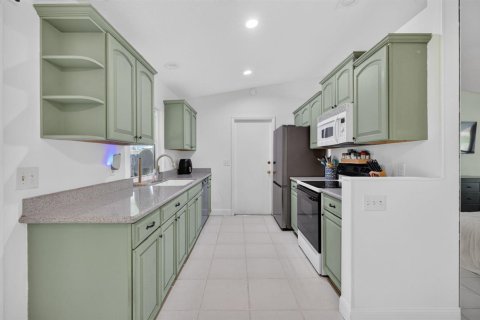Villa ou maison à vendre à Port St. Lucie, Floride: 2 chambres, 89.19 m2 № 2401791 - photo 11
