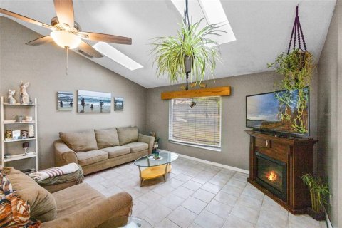 House in Deltona, Florida 3 bedrooms, 122.82 sq.m. № 1759791 - photo 4