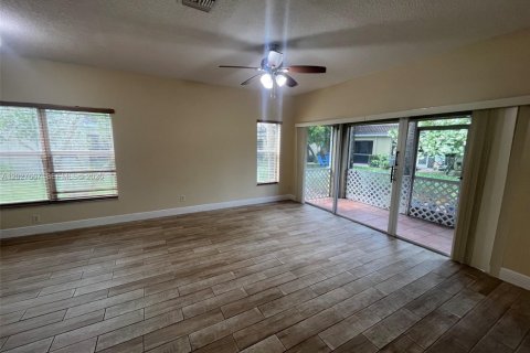 Adosado en alquiler en Pembroke Pines, Florida, 3 dormitorios, 132.66 m2 № 2085344 - foto 4
