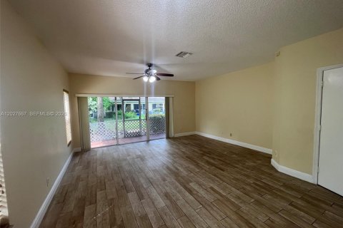 Adosado en alquiler en Pembroke Pines, Florida, 3 dormitorios, 132.66 m2 № 2085344 - foto 5