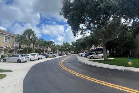 Adosado en alquiler en Pembroke Pines, Florida, 3 dormitorios, 132.66 m2 № 2085344 - foto 17