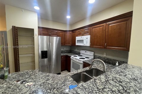 Adosado en alquiler en Pembroke Pines, Florida, 3 dormitorios, 132.66 m2 № 2085344 - foto 3