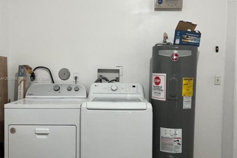 Adosado en alquiler en Pembroke Pines, Florida, 3 dormitorios, 132.66 m2 № 2085344 - foto 13