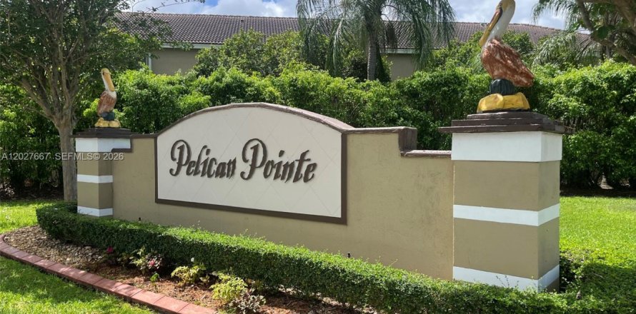 Adosado en Pembroke Pines, Florida 3 dormitorios, 132.66 m2 № 2085344