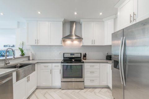 Casa en venta en Miami, Florida, 3 dormitorios, 161 m2 № 1946815 - foto 10