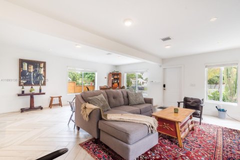 Casa en venta en Miami, Florida, 3 dormitorios, 161 m2 № 1946815 - foto 6