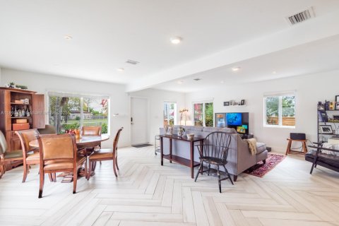 Casa en venta en Miami, Florida, 3 dormitorios, 161 m2 № 1946815 - foto 4