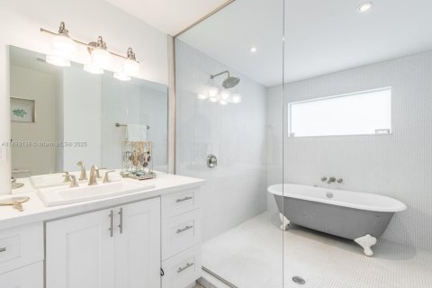 Casa en venta en Miami, Florida, 3 dormitorios, 161 m2 № 1946815 - foto 14