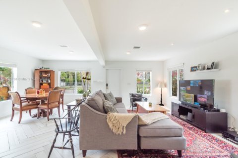 Casa en venta en Miami, Florida, 3 dormitorios, 161 m2 № 1946815 - foto 8