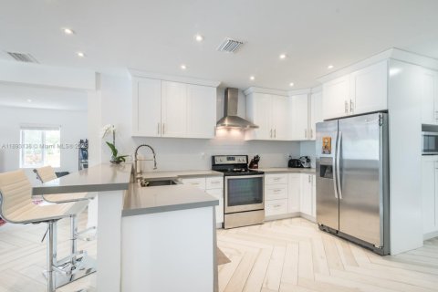 Casa en venta en Miami, Florida, 3 dormitorios, 161 m2 № 1946815 - foto 9