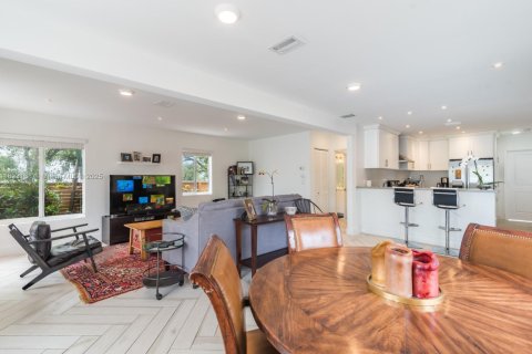 Casa en venta en Miami, Florida, 3 dormitorios, 161 m2 № 1946815 - foto 7
