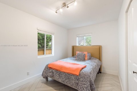 Casa en venta en Miami, Florida, 3 dormitorios, 161 m2 № 1946815 - foto 16