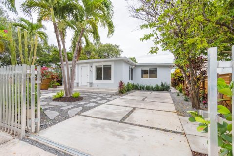 Casa en venta en Miami, Florida, 3 dormitorios, 161 m2 № 1946815 - foto 2
