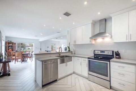 Casa en venta en Miami, Florida, 3 dormitorios, 161 m2 № 1946815 - foto 12