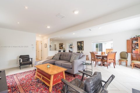 Casa en venta en Miami, Florida, 3 dormitorios, 161 m2 № 1946815 - foto 5