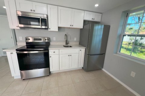 House in Englewood, Florida 2 bedrooms, 55.18 sq.m. № 1565380 - photo 4