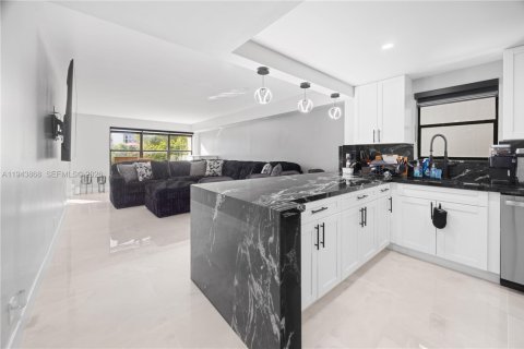 Купить кондоминиум в Помпано-Бич, Флорида 2 спальни, 102.19м2, № 2002391 - фото 4