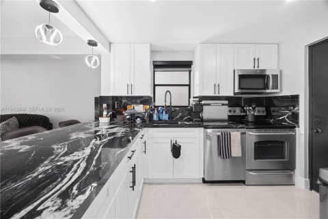 Купить кондоминиум в Помпано-Бич, Флорида 2 спальни, 102.19м2, № 2002391 - фото 2