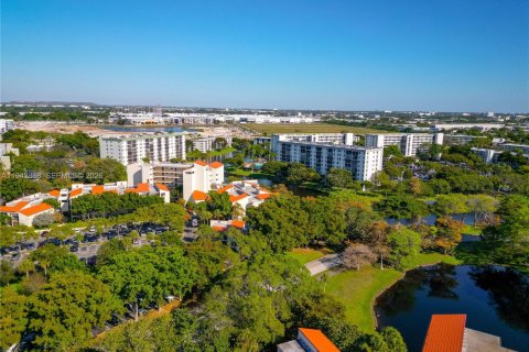 Купить кондоминиум в Помпано-Бич, Флорида 2 спальни, 102.19м2, № 2002391 - фото 27