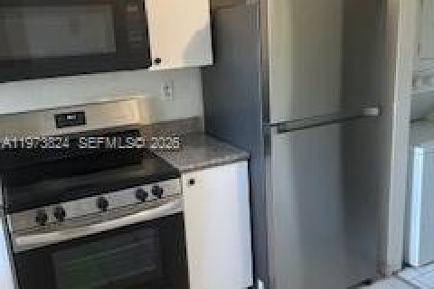 Condominio en alquiler en Lauderhill, Florida, 2 dormitorios, 101.45 m2 № 2033516 - foto 8