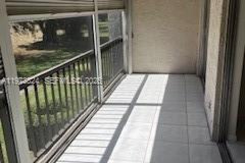 Condominio en alquiler en Lauderhill, Florida, 2 dormitorios, 101.45 m2 № 2033516 - foto 18