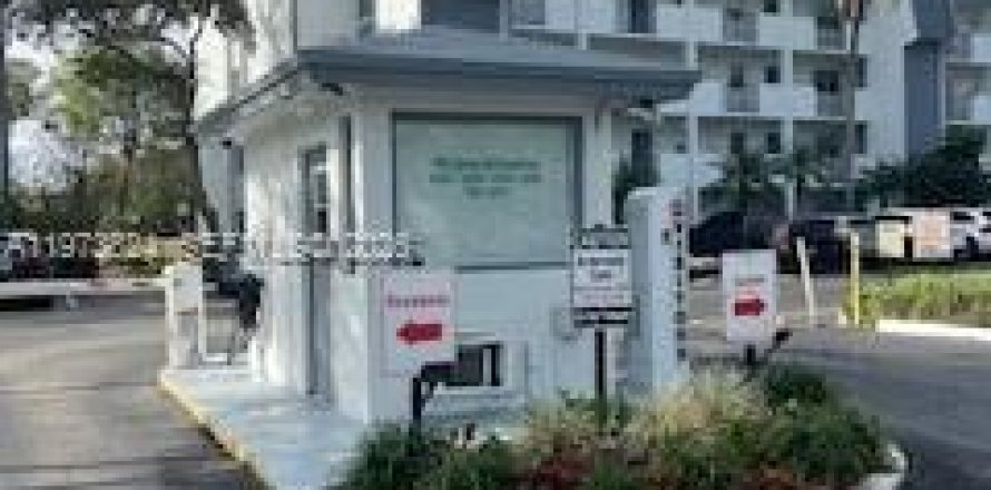 Condominio en Lauderhill, Florida, 2 dormitorios  № 2033516