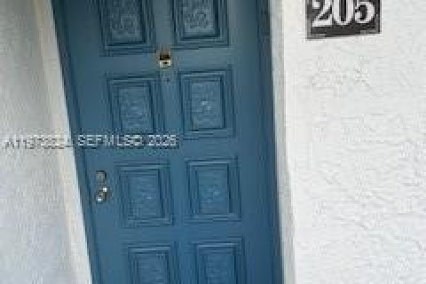 Condominio en alquiler en Lauderhill, Florida, 2 dormitorios, 101.45 m2 № 2033516 - foto 5