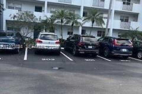 Condominio en alquiler en Lauderhill, Florida, 2 dormitorios, 101.45 m2 № 2033516 - foto 3